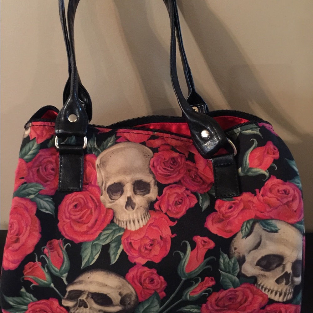 Skulls & roses purse